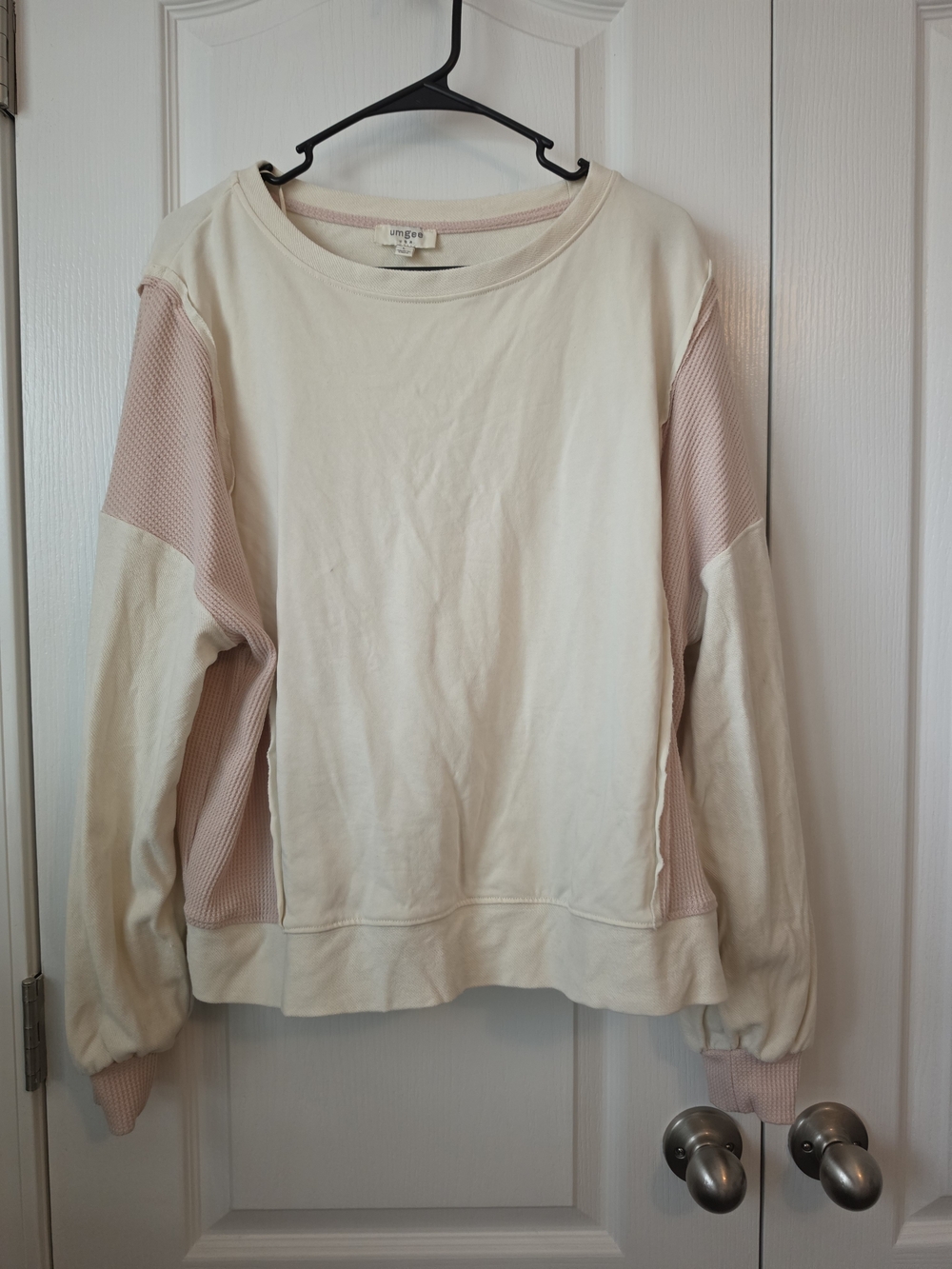 Umgee Cream Crewneck Sweatshirt with Blush Pink Sleeve Panels Sz Large